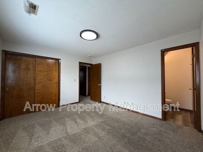 Building Photo - 3831 S 46th St