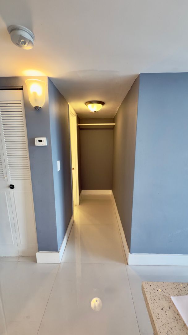 Building Photo - Spacious One Bedroom Two Bath Condo with P...