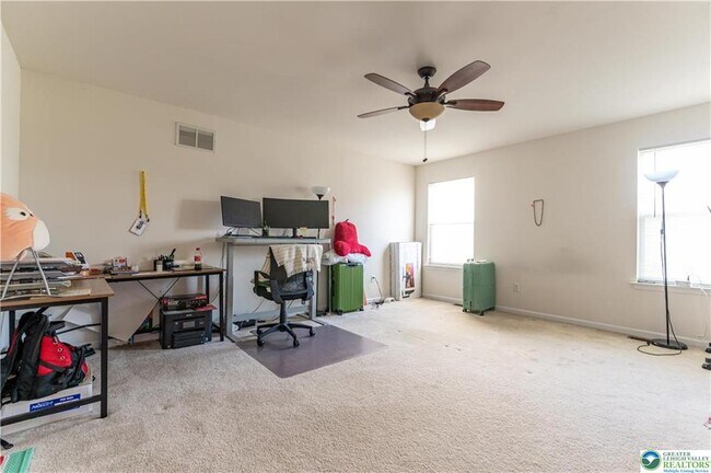 Building Photo - 940 King Way