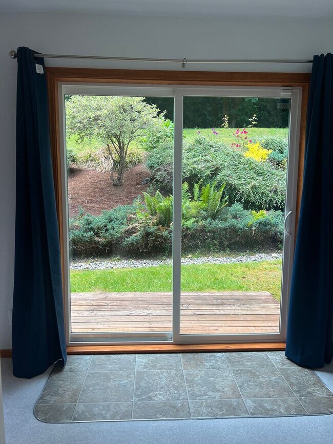 Building Photo - 3 bedroom 2.5 bathroom Home in Lake Steven...