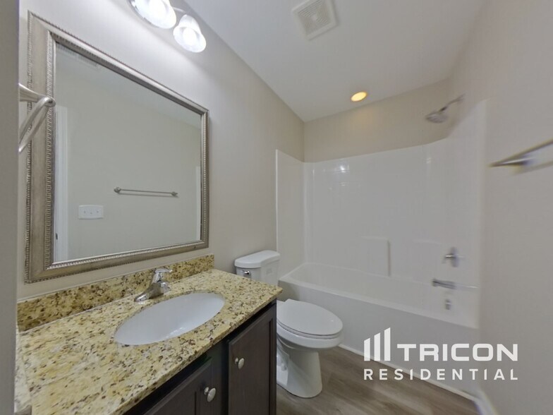Building Photo - 104 Glazed Springs Ct