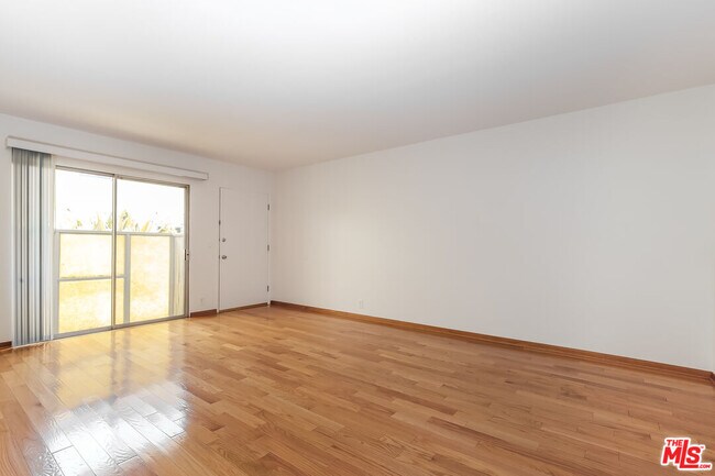 Building Photo - 1608 S Bentley Ave