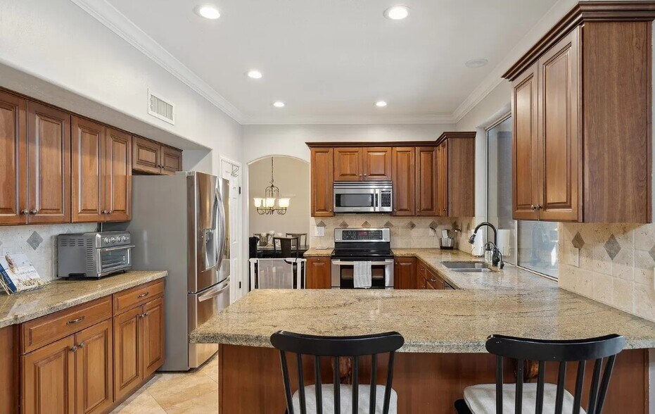 Building Photo - 519 W Mountain Vista Dr