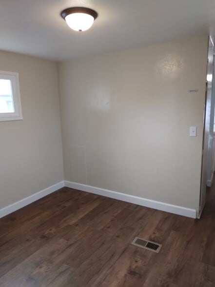 Building Photo - 3300 Portola Dr