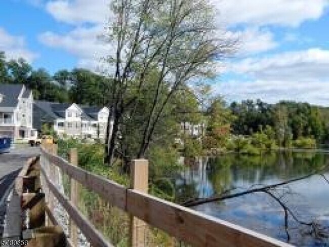 Building Photo - 506 Waterview Ct