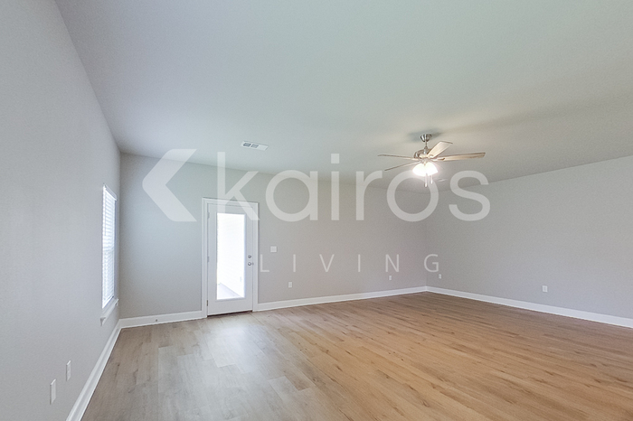 Building Photo - 13745 Pinyon Dr