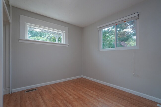 Building Photo - 5707 N Bogart Ln