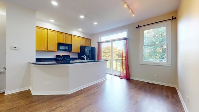 Building Photo - 556 E 32nd St