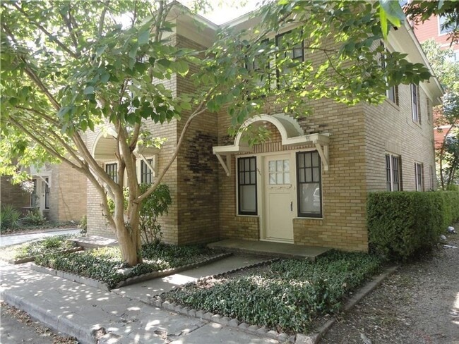 Primary Photo - Charming Duplex - Heart of West Campus