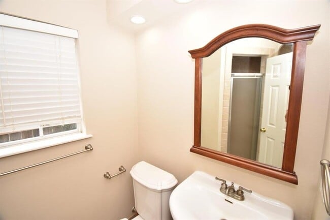 Building Photo - 431 Applewhite Dr