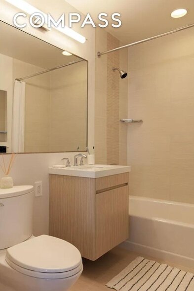 Building Photo - 200 W 67th St