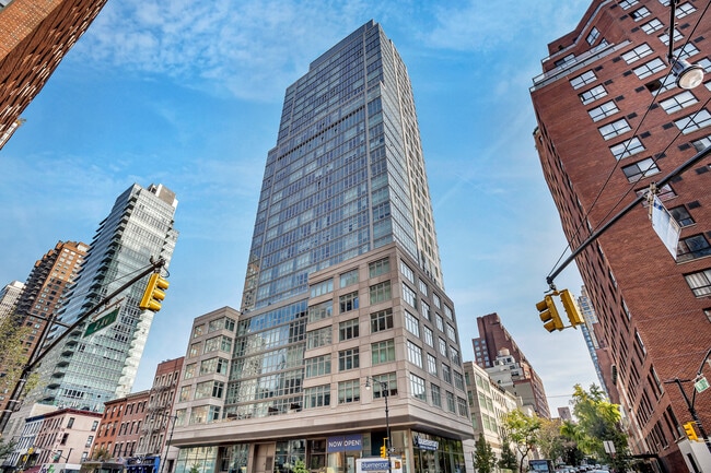 Building Photo - 305 E 51st St