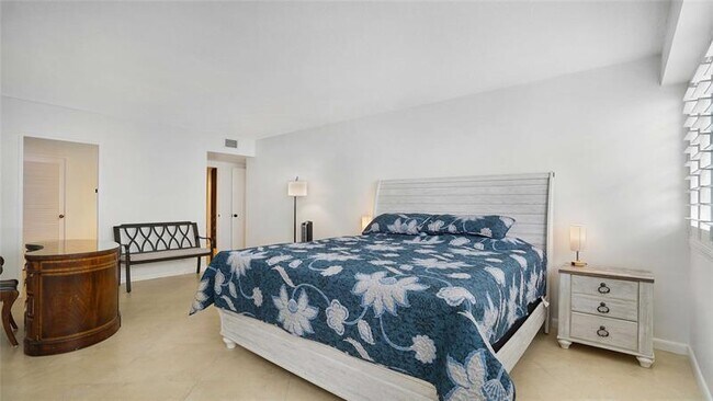 Building Photo - 3430 Galt Ocean Dr