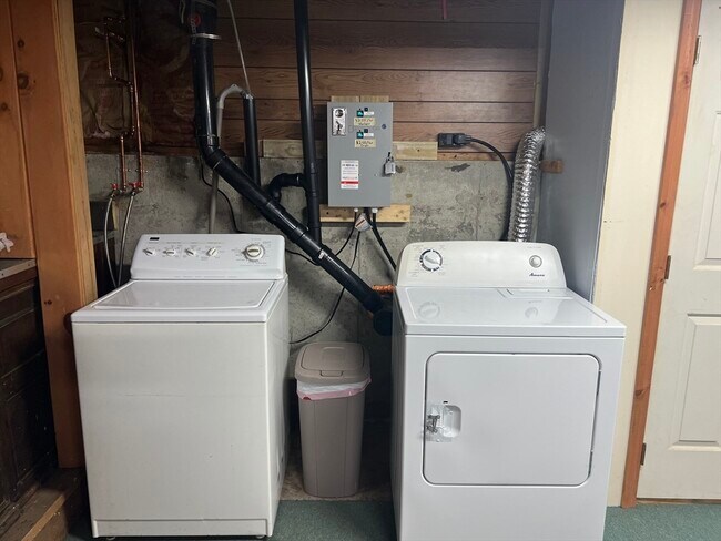 Building Photo - 120 Bond Rd