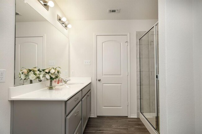 Building Photo - 482 Thornless Cir
