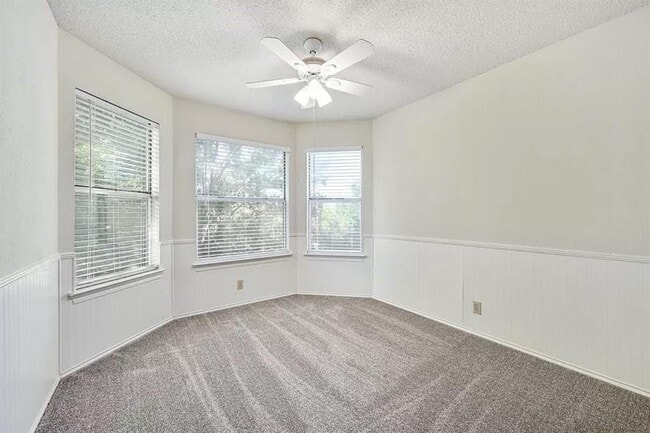 Building Photo - 2008 Heather Dr