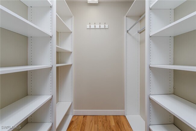 Building Photo - 4949 Kingston Way