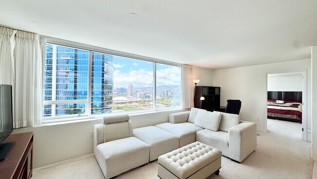 Building Photo - 2 BED/2 BATH FURNISHED UNIT AT HIGHLY DESI...