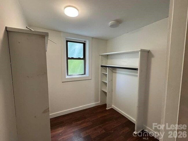 Building Photo - 534 Logan St