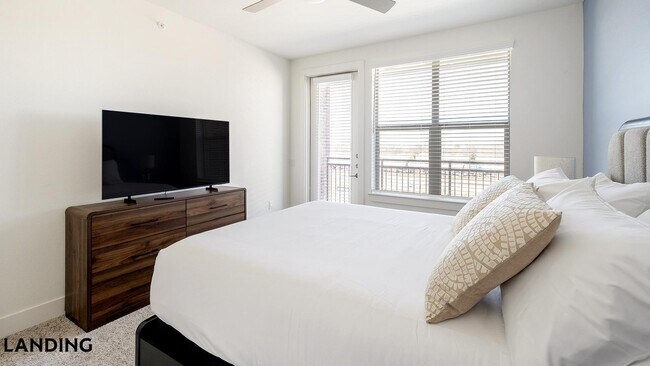 Building Photo - 108 N US Hwy 377