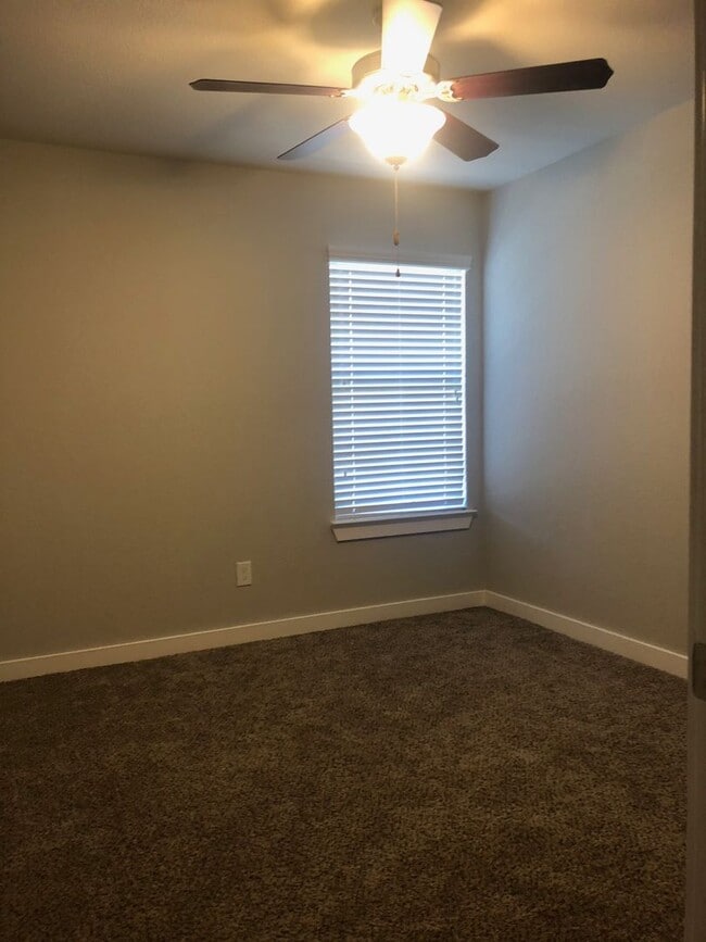 Building Photo - LUXURY 2 STORY DUPLEX LOCATED IN MIDLOTHIAN, TEXAS!