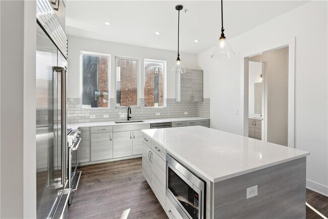 Building Photo - 1207 Chelsea Cir NW