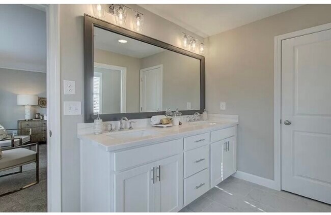 Primary Bath - 1916 Allagash Ln