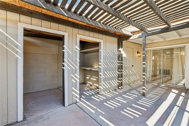 Building Photo - 2414 Paradise Village Way