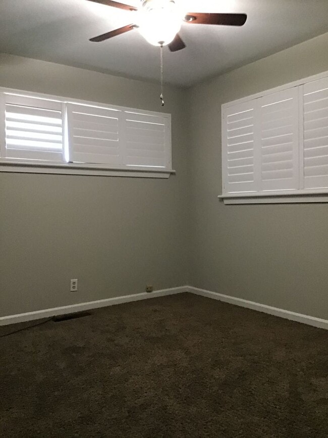 Building Photo - 3 Bedroom Home Coming Available