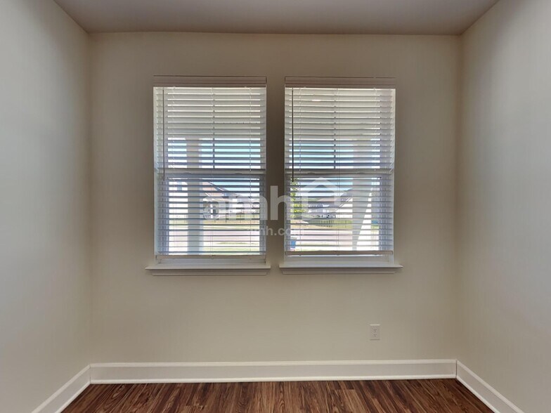 Building Photo - 5708 Lakemont Dr