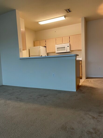 Building Photo - 5455 Vineland Rd