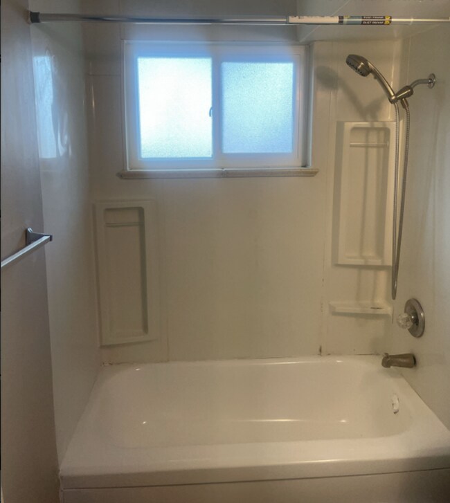 Building Photo - 2 Bedroom 1 Bathroom Westminster Quadplex - Lower unit