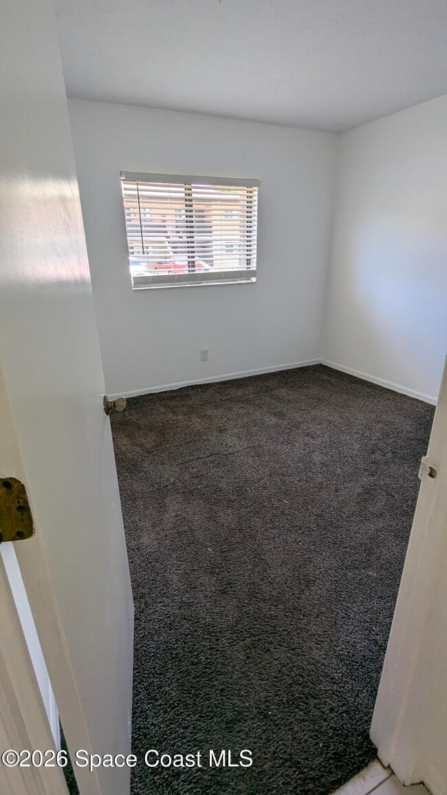 Building Photo - 1606 University Ln