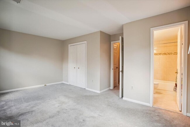 Building Photo - 450 W Glebe Rd