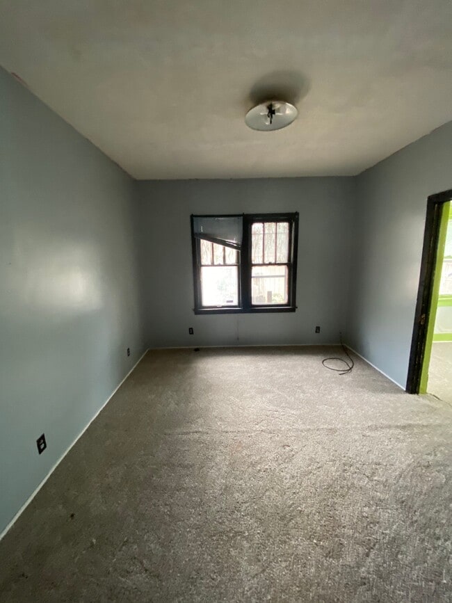 Building Photo - 115 S Kansas Ave