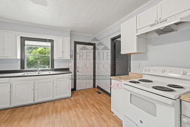 Building Photo - 1527 11th Ave