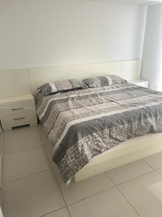 Building Photo - 5300 NW 85th Ave