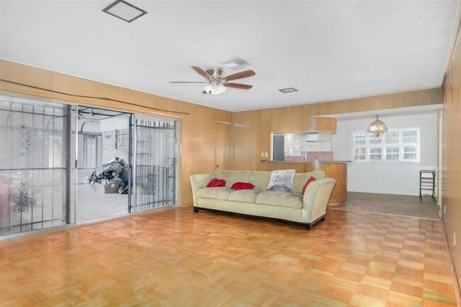 Building Photo - 4015 Mischire Dr