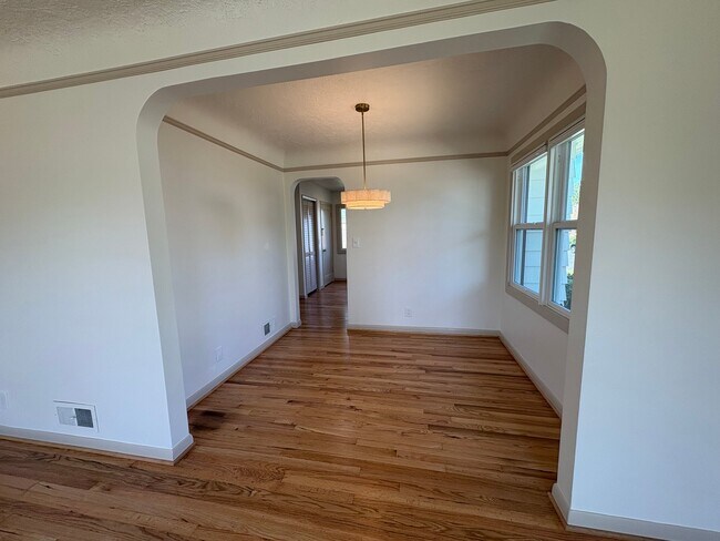 Building Photo - 3736 NE Jessup St