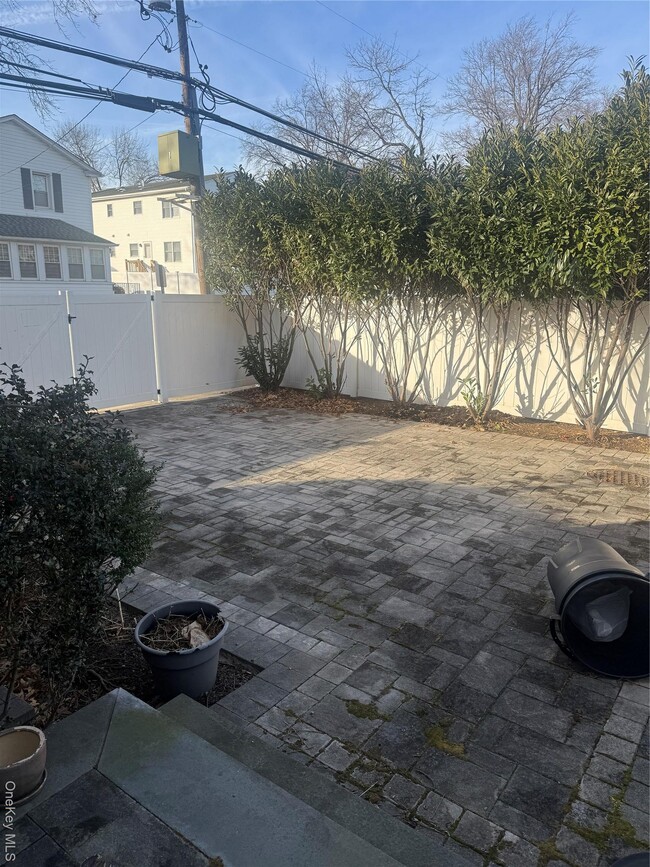 Building Photo - 75 Lenox Ave