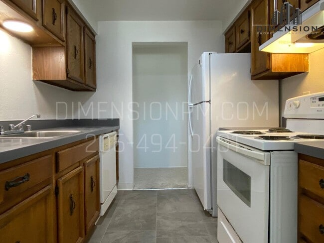 Interior Photo - 306 Stanford Drive