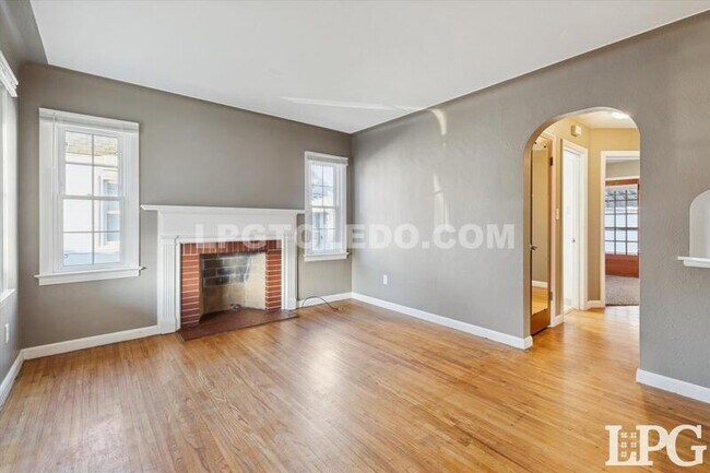 Building Photo - 4336 Lyman Ave