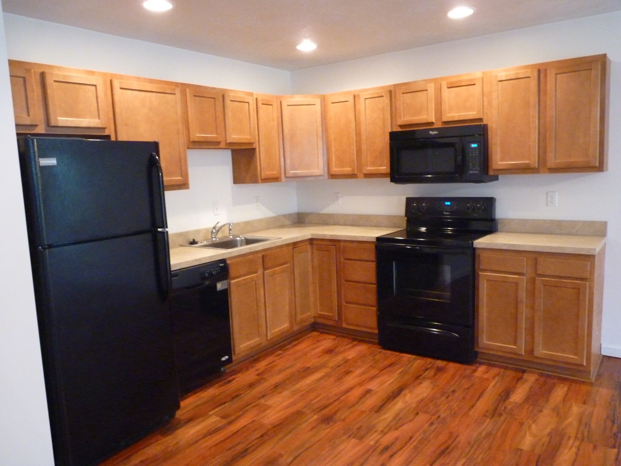 Building Photo - 724 Greenlawn Rd