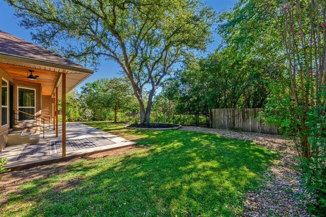 Building Photo - 205 Tellus St