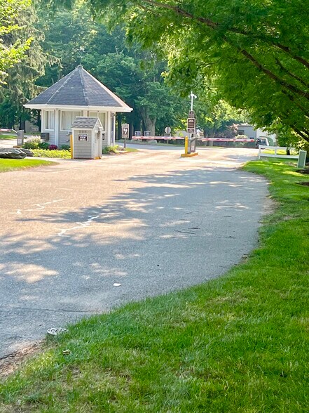 North Farm is a gated community, providing peace of mind - 77 Windward Ln