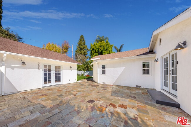 Building Photo - 4503 Vesper Ave