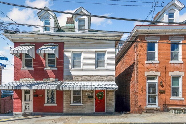 Building Photo - Fully Furnished 2 Bedroom Townhome in Central Lawrenceville