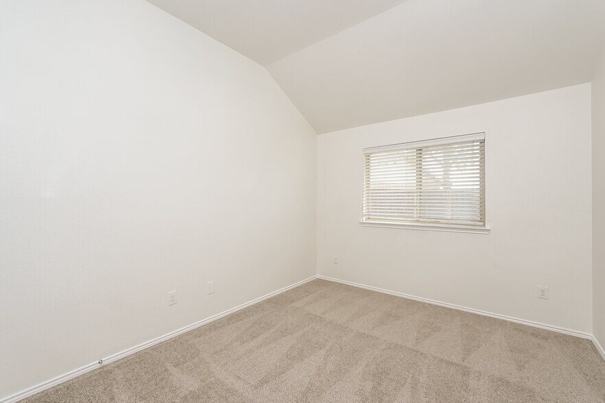 Building Photo - 16301 Severn Ln