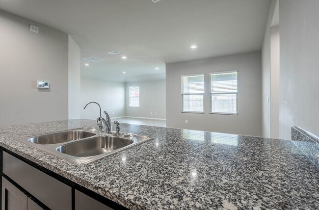Building Photo - 7616 Silver Crk Ct