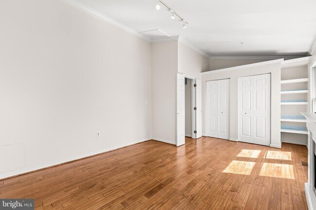 Building Photo - 211 W Hill St